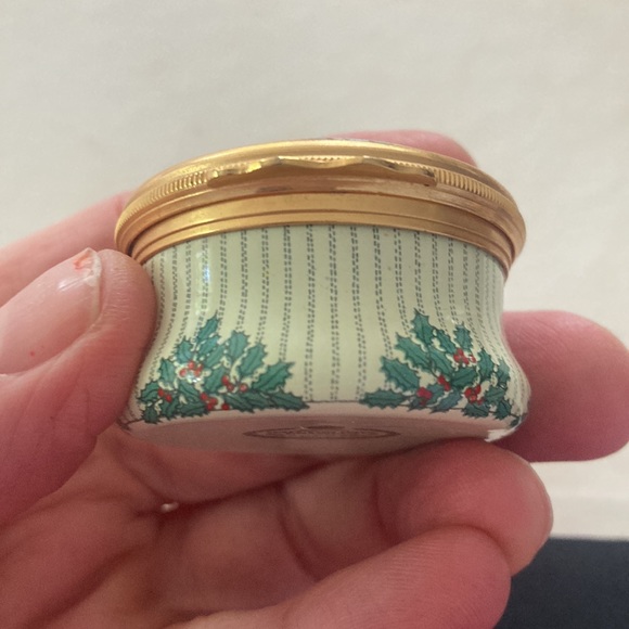 Halcyon Days English enamel trinket box.Vintage 1980. Christmas theme with lid. - Picture 4 of 7